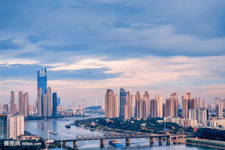 武漢漢江兩岸全景