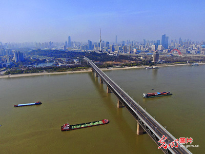 這里是武漢!英雄之城&ldquo;滿血復(fù)蘇&rdquo;